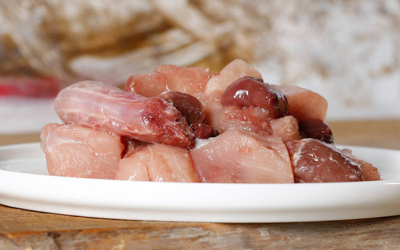 BARF Komplett-Menü stückig: Muskelfleisch, Innereien und Knochenanteil fertig abgestimmt
